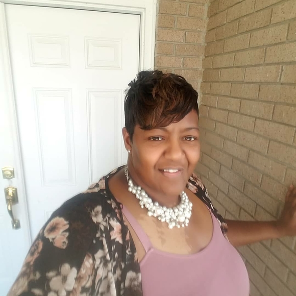 Meet your Posher, Laroshia - Picture 1 of 1